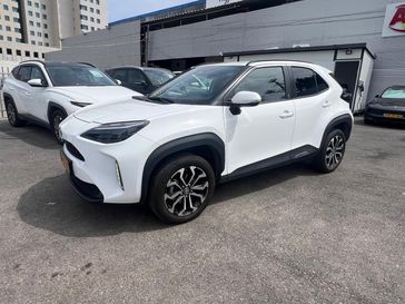 טויוטה יאריס קרוס