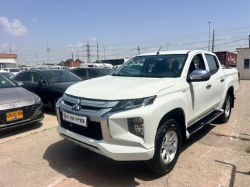 מיצובישי L-200