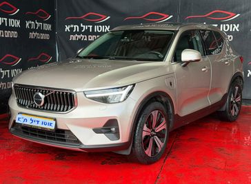וולבו XC40