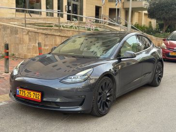 טסלה MODEL 3
