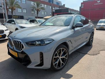 ב מ וו X6