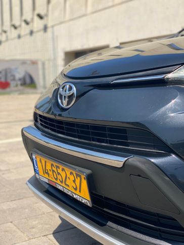 טויוטה RAV4