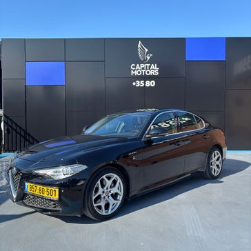 אלפא רומיאו ג'וליה