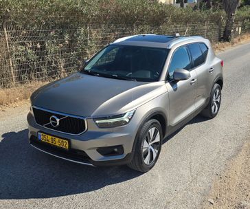וולבו XC40