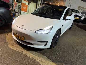 טסלה MODEL 3
