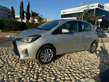 טויוטה יאריס