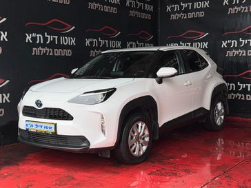 טויוטה יאריס קרוס