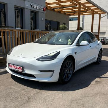 טסלה MODEL 3
