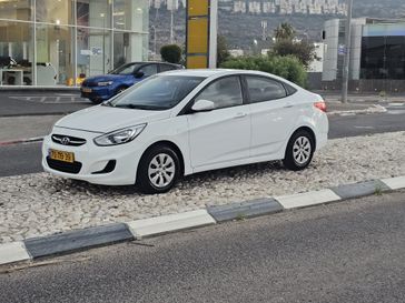 יונדאי I25