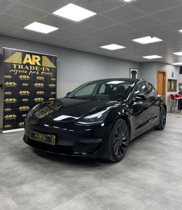 טסלה MODEL 3