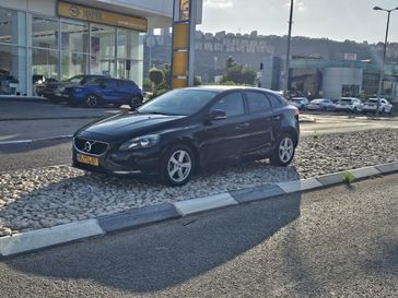 וולבו V40