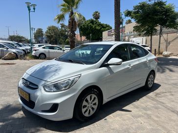 יונדאי I25