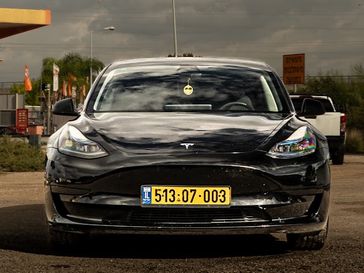 טסלה MODEL 3