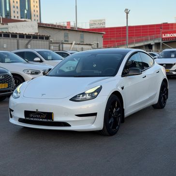 טסלה MODEL 3