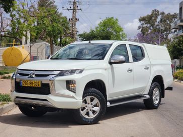 מיצובישי L-200