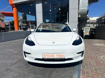 טסלה MODEL 3