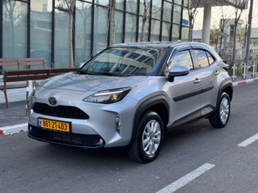 טויוטה יאריס קרוס