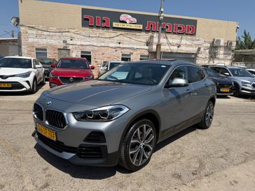 ב מ וו X2