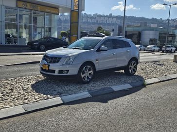 קאדילאק SRX