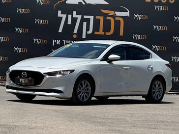 מזדה 3