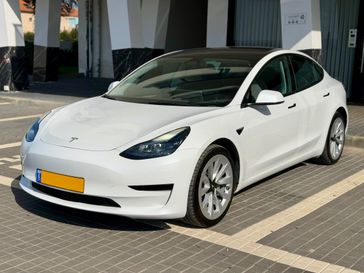 טסלה MODEL 3