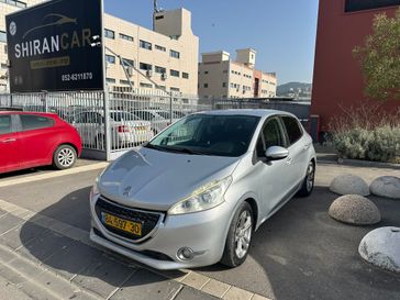 פיג'ו 208