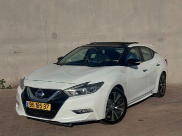 ניסאן מקסימה