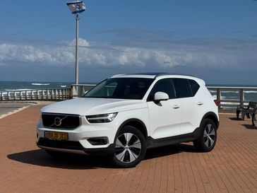 וולבו XC40
