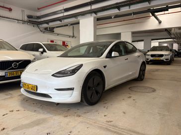 טסלה MODEL 3