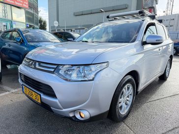 מיצובישי אאוטלנדר