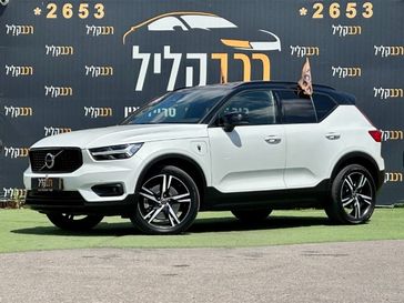 וולבו XC40