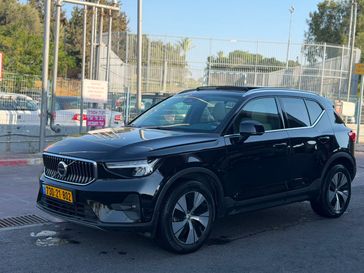 וולבו XC40