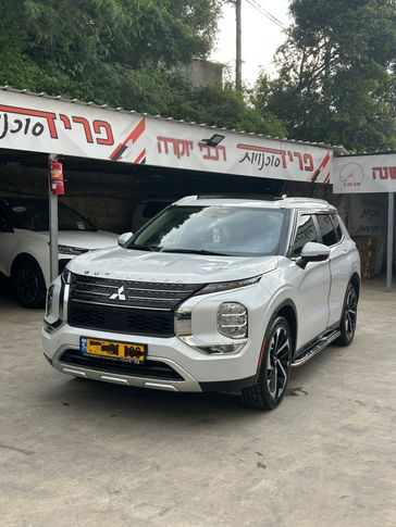 מיצובישי אאוטלנדר