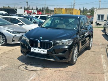 ב מ וו X1