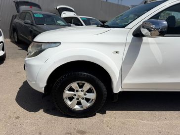 מיצובישי L-200