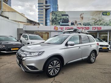 מיצובישי אאוטלנדר