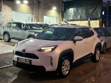 טויוטה יאריס קרוס