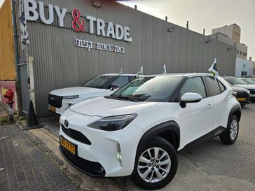 טויוטה יאריס קרוס