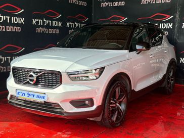 וולבו XC40