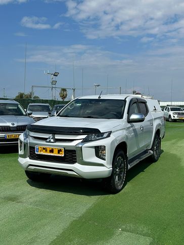 מיצובישי L-200