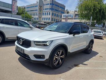 וולבו XC40