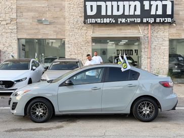 מזדה 3