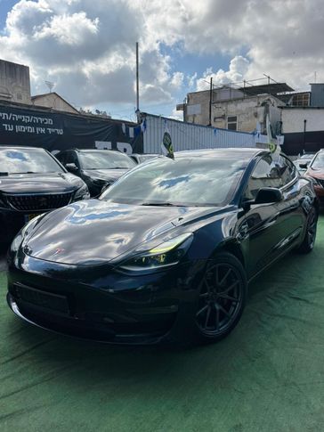 טסלה MODEL 3