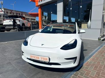 טסלה MODEL 3