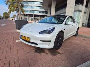 טסלה MODEL 3