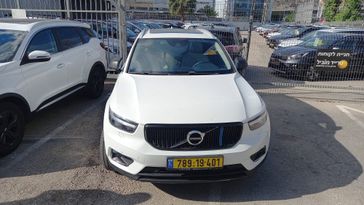 וולבו XC40