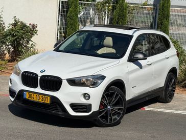 ב מ וו X1