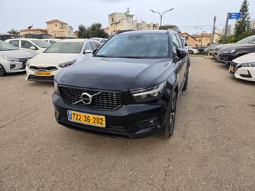 וולבו XC40