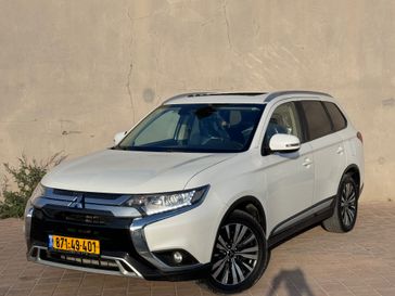 מיצובישי אאוטלנדר