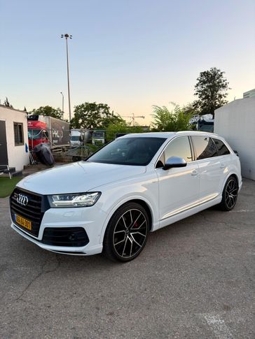 אאודי SQ7